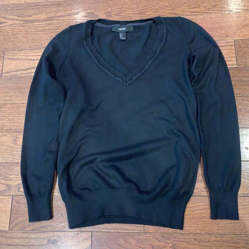 Forever 21 Black V-Neck Sweater Minimal Core Classic‎ Basic
